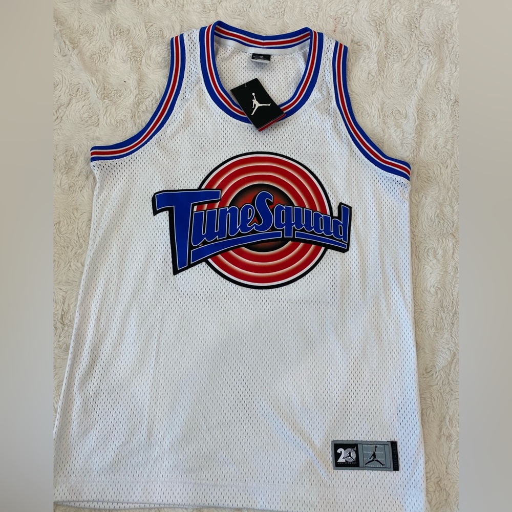Brand newNike Tunes Squad Jersey size Large